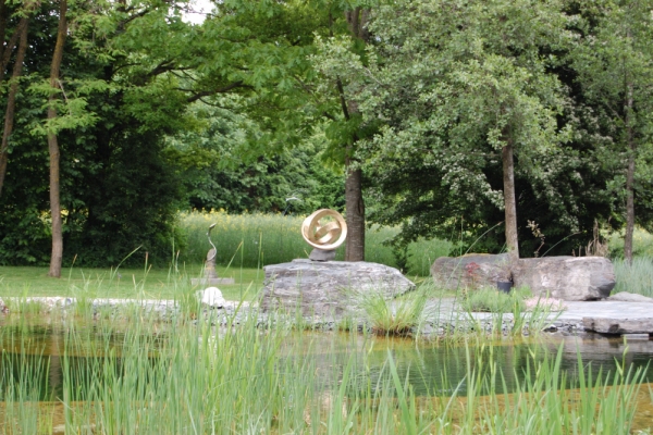 Remo Leghissa, Skulpturenpark - Teichanlage, nach Osten